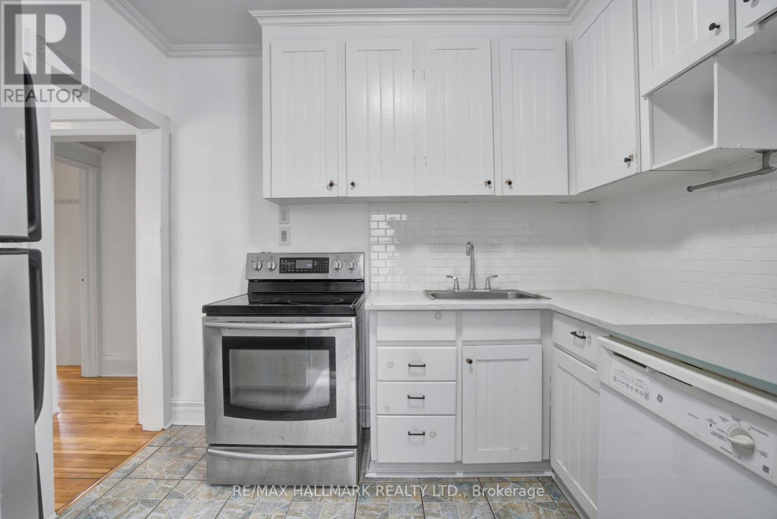 9 Costain Avenue, Toronto, Ontario  M4E 2G7 - Photo 8 - E12462492