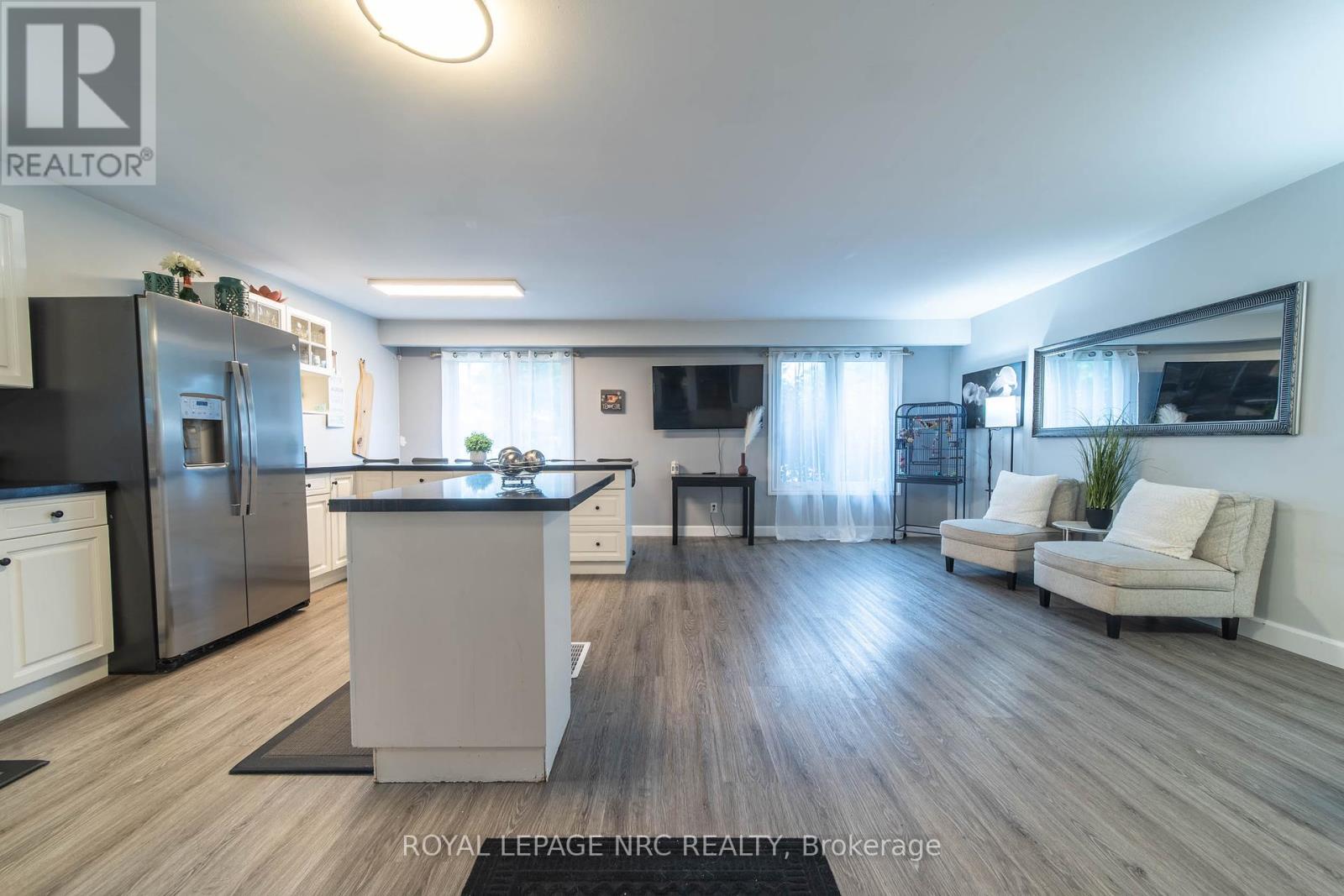 7346 Sunhaven Drive, Niagara Falls, Ontario  L2G 7E2 - Photo 6 - X12462733