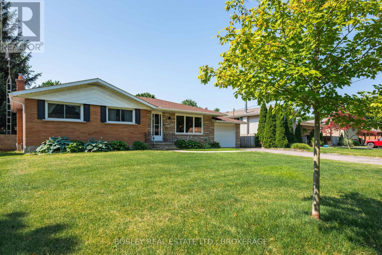 60 Royal Manor Drive, St. Catharines, Ontario  L2M 4L6 - Photo 1 - X12462741