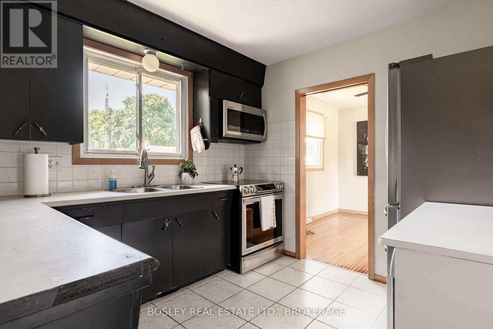 60 Royal Manor Drive, St. Catharines, Ontario  L2M 4L6 - Photo 11 - X12462741