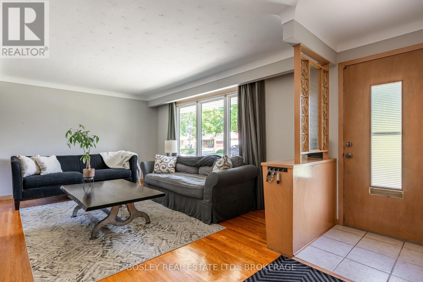 60 Royal Manor Drive, St. Catharines, Ontario  L2M 4L6 - Photo 3 - X12462741