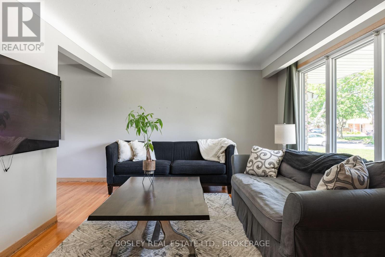 60 Royal Manor Drive, St. Catharines, Ontario  L2M 4L6 - Photo 5 - X12462741