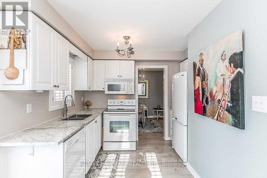 20 Brown Street, Barrie, Ontario  L4N 7V8 - Photo 15 - S12412066
