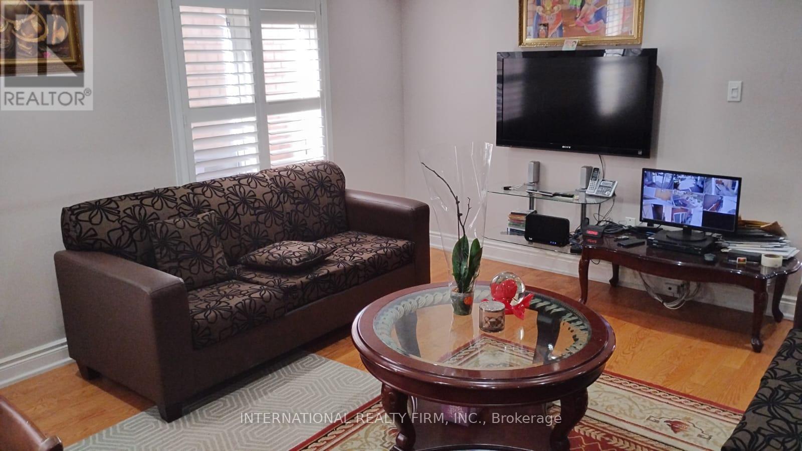136 Tara Crescent, Markham, Ontario  L3S 4S6 - Photo 7 - N12431333