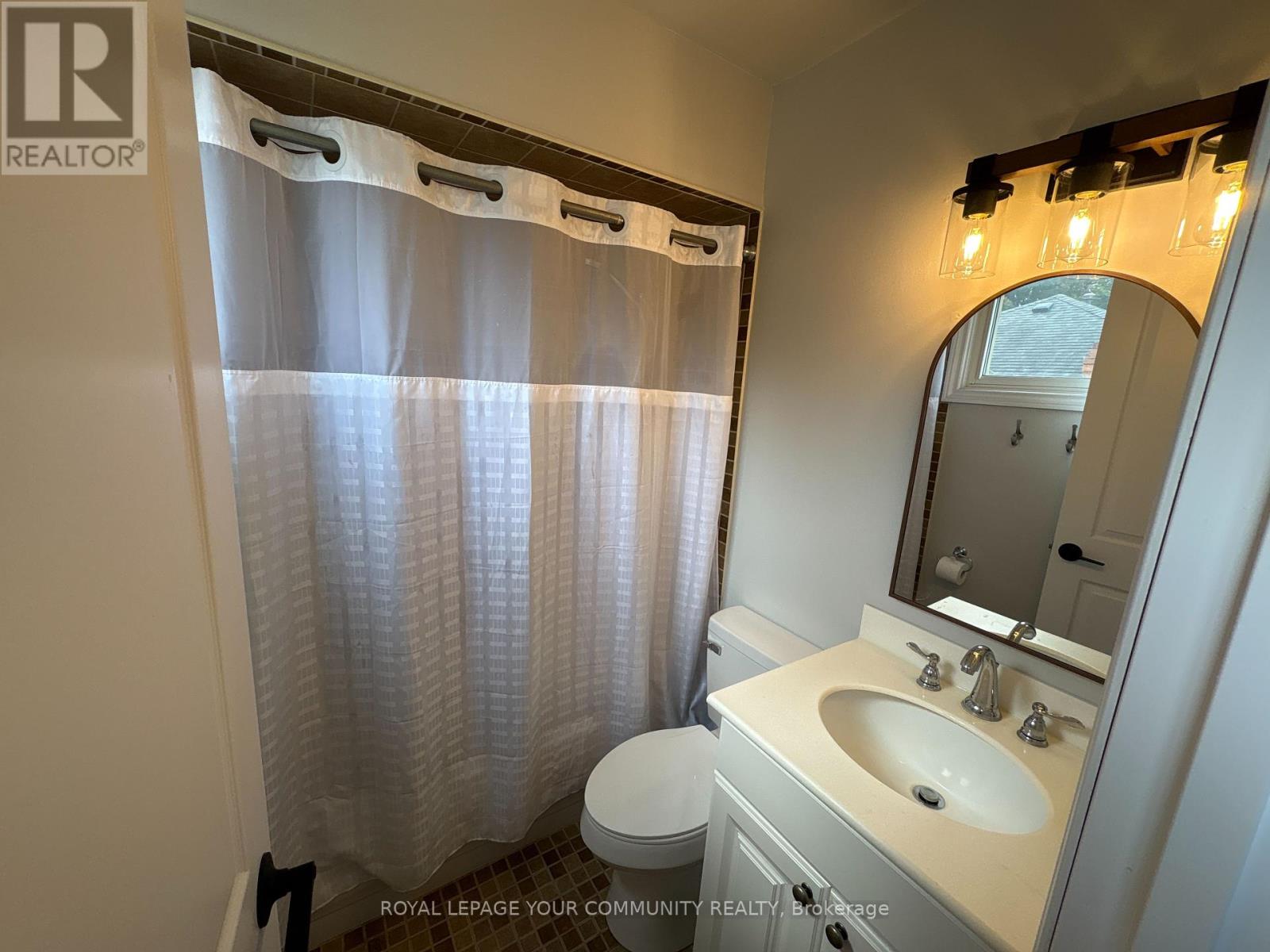 370 Erin Trail, Newmarket, Ontario  L3Y 6K1 - Photo 39 - N12462514