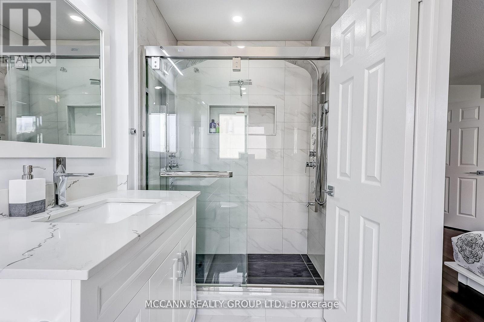 93 Revelstoke Crescent, Richmond Hill, Ontario  L4B 4T4 - Photo 17 - N12462518