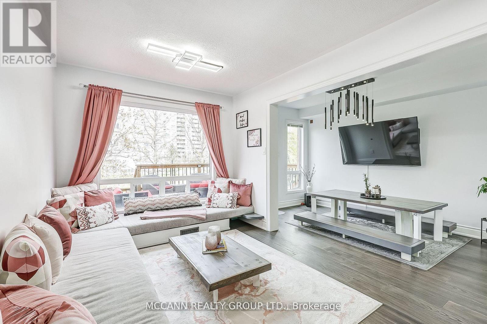 93 Revelstoke Crescent, Richmond Hill, Ontario  L4B 4T4 - Photo 6 - N12462518