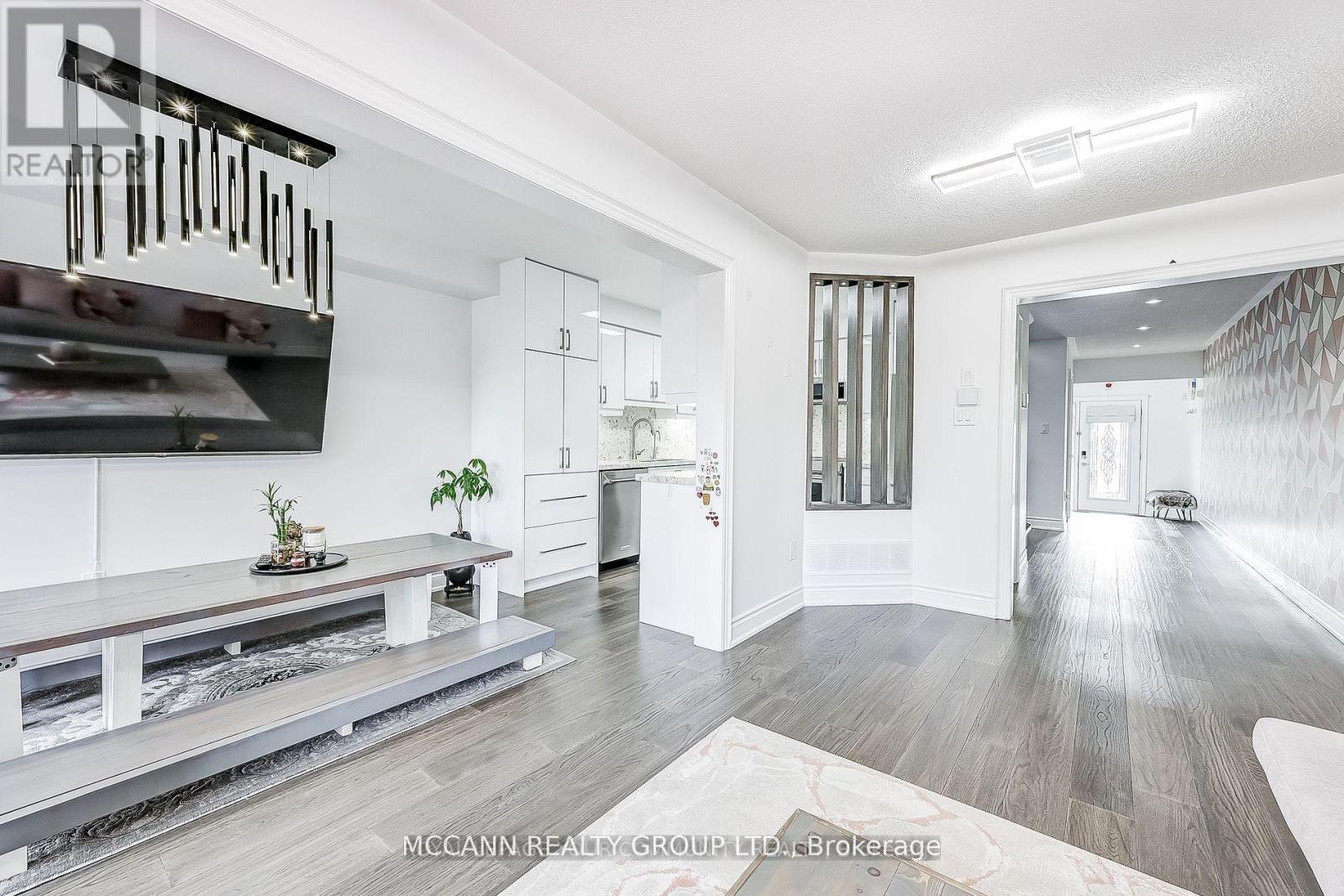 93 Revelstoke Crescent, Richmond Hill, Ontario  L4B 4T4 - Photo 7 - N12462518