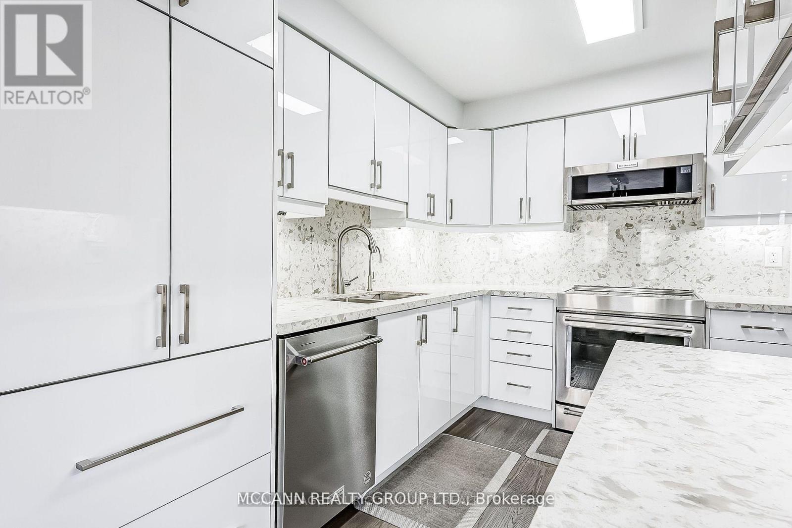 93 Revelstoke Crescent, Richmond Hill, Ontario  L4B 4T4 - Photo 9 - N12462518