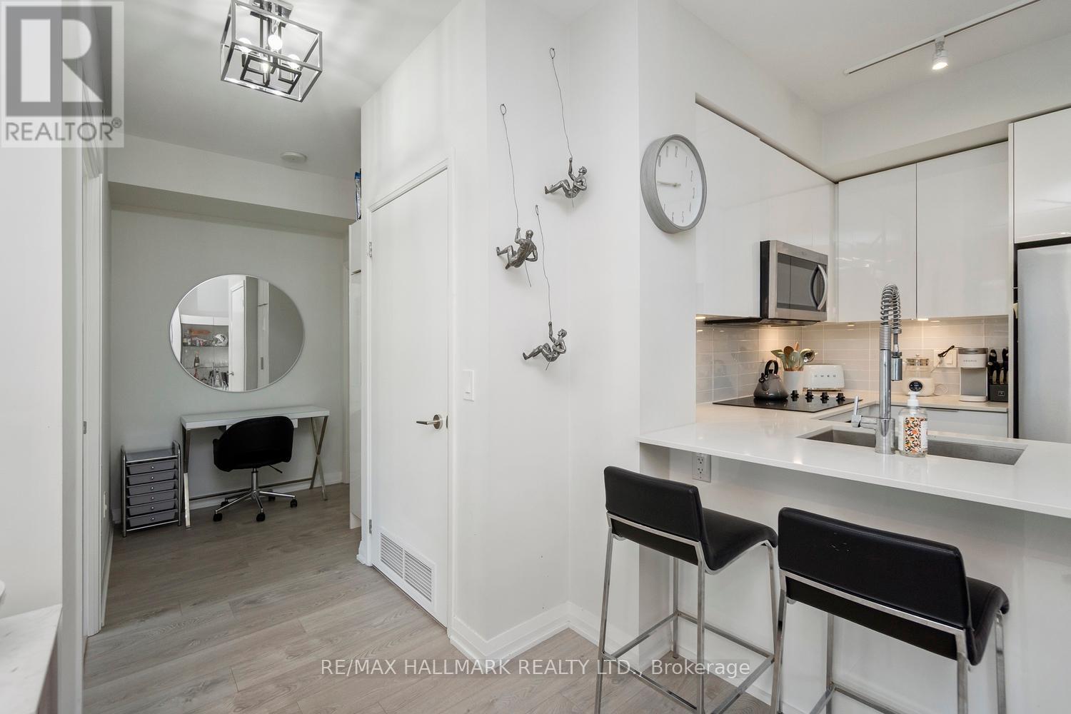 729 - 99 Eagle Rock Way, Vaughan, Ontario  L6A 5A7 - Photo 6 - N12462565