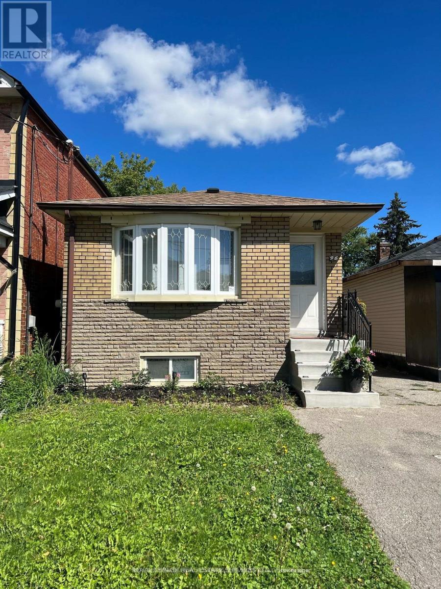 LOWER - 96 SIMPSON AVENUE, Toronto, Ontario