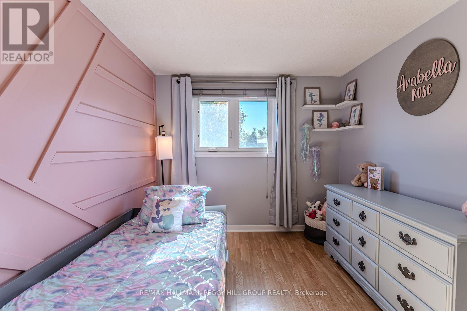 51 Robin Court, Barrie, Ontario  L4M 5L9 - Photo 7 - S12462575
