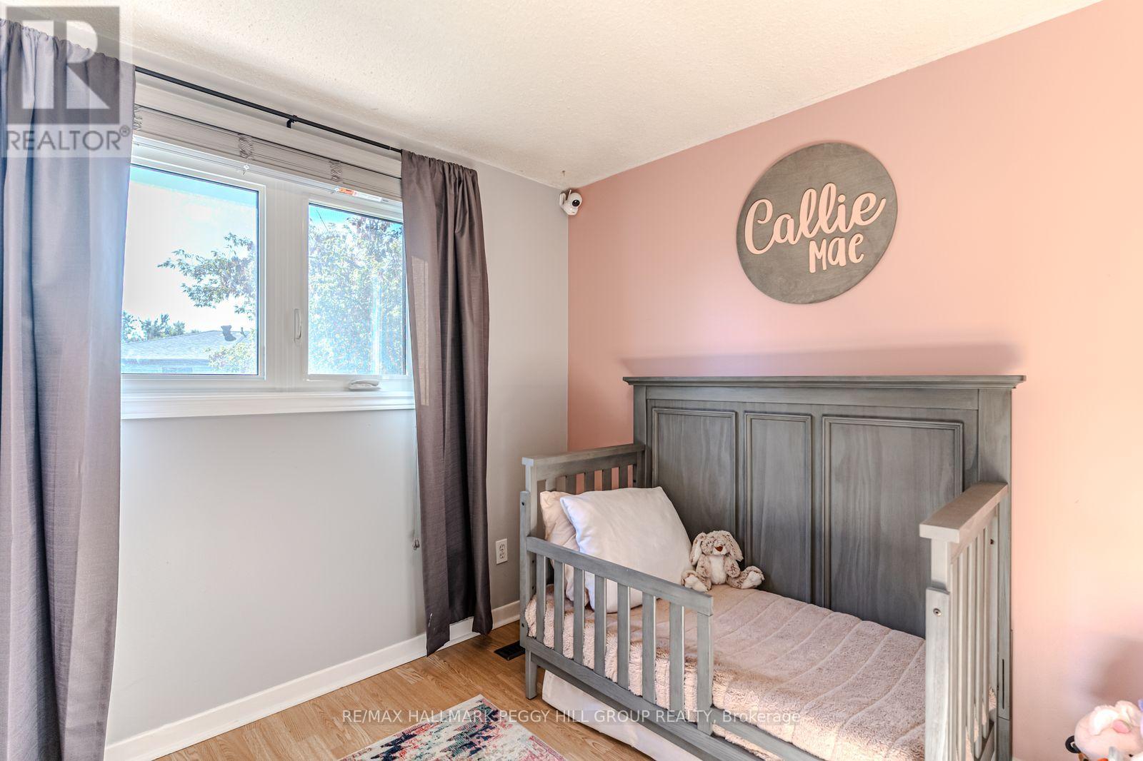51 Robin Court, Barrie, Ontario  L4M 5L9 - Photo 8 - S12462575