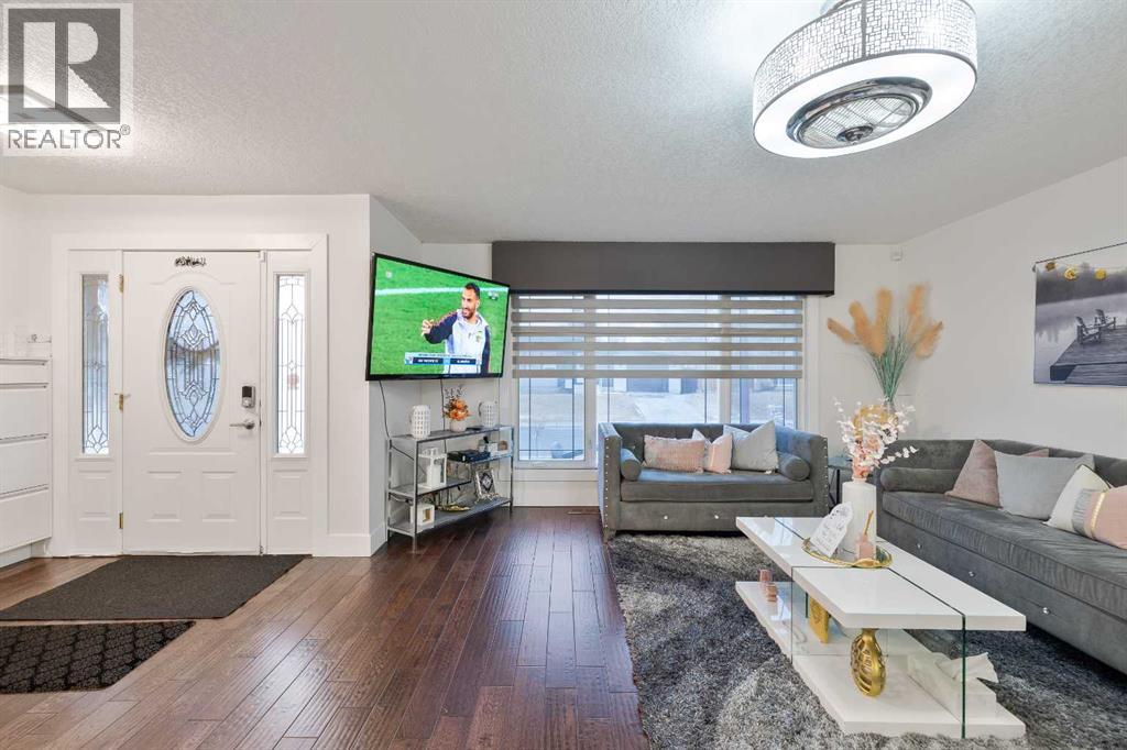 124 Whiteside Crescent Ne, Calgary, Alberta  T1Y 2A7 - Photo 5 - A2258545