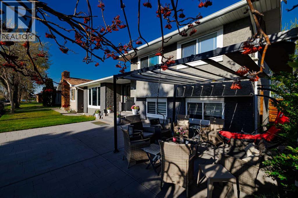 124 Whiteside Crescent Ne, Calgary, Alberta  T1Y 2A7 - Photo 2 - A2258545
