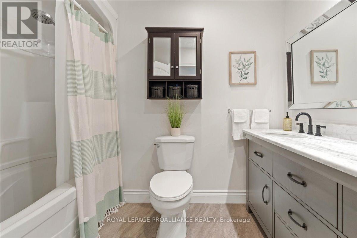 558 Aikins Road, Quinte West, Ontario  K8N 4Z2 - Photo 11 - X12462657