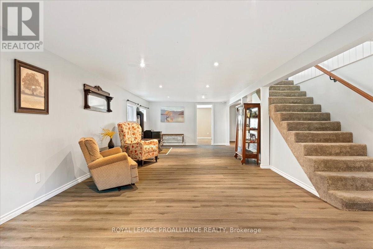 558 Aikins Road, Quinte West, Ontario  K8N 4Z2 - Photo 12 - X12462657