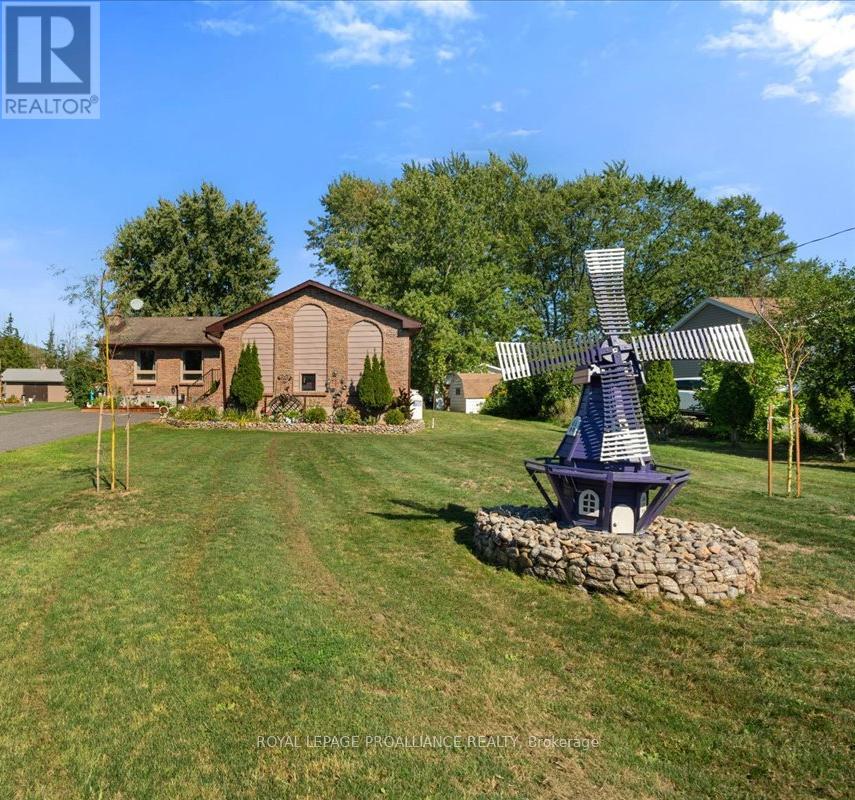 558 Aikins Road, Quinte West, Ontario  K8N 4Z2 - Photo 2 - X12462657