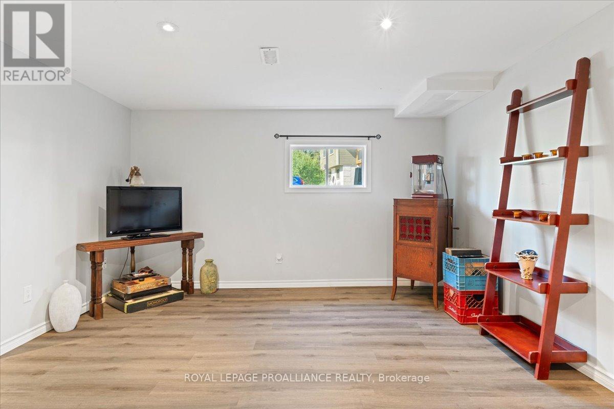 558 Aikins Road, Quinte West, Ontario  K8N 4Z2 - Photo 20 - X12462657