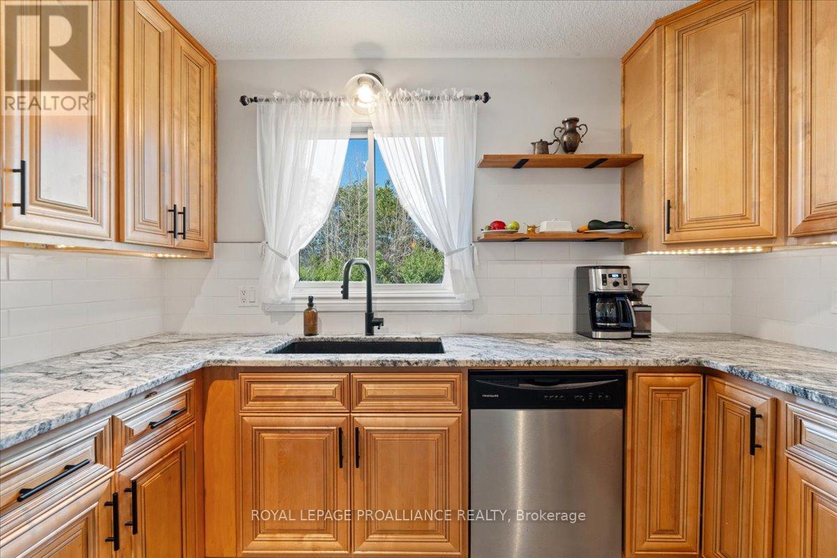 558 Aikins Road, Quinte West, Ontario  K8N 4Z2 - Photo 33 - X12462657