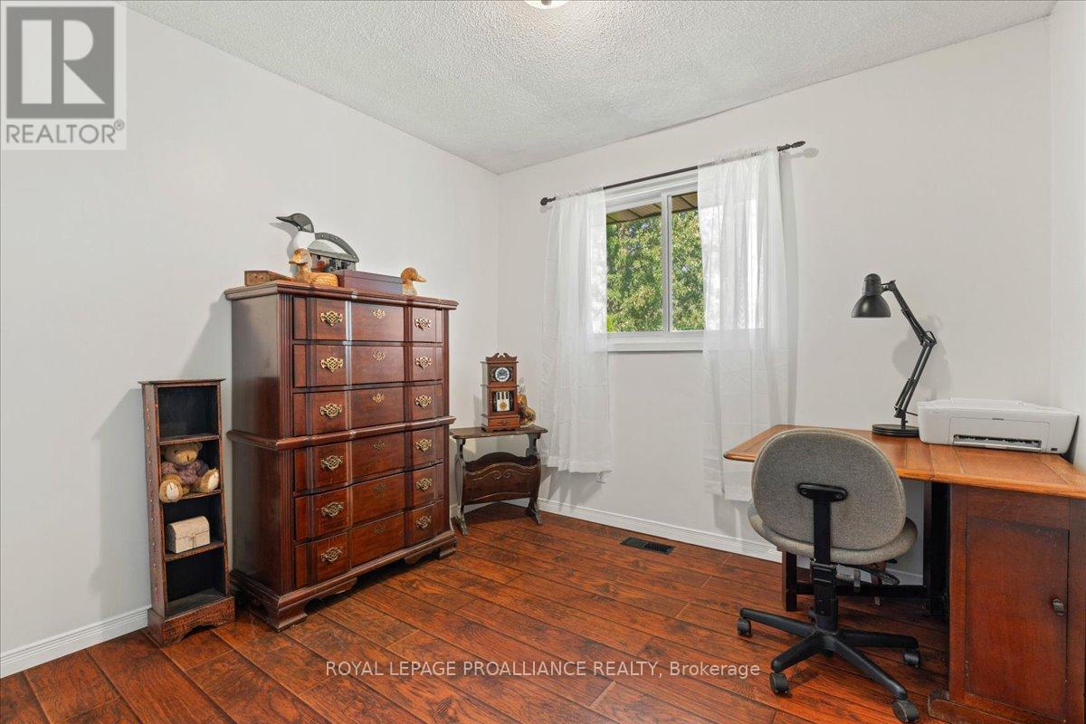 558 Aikins Road, Quinte West, Ontario  K8N 4Z2 - Photo 4 - X12462657