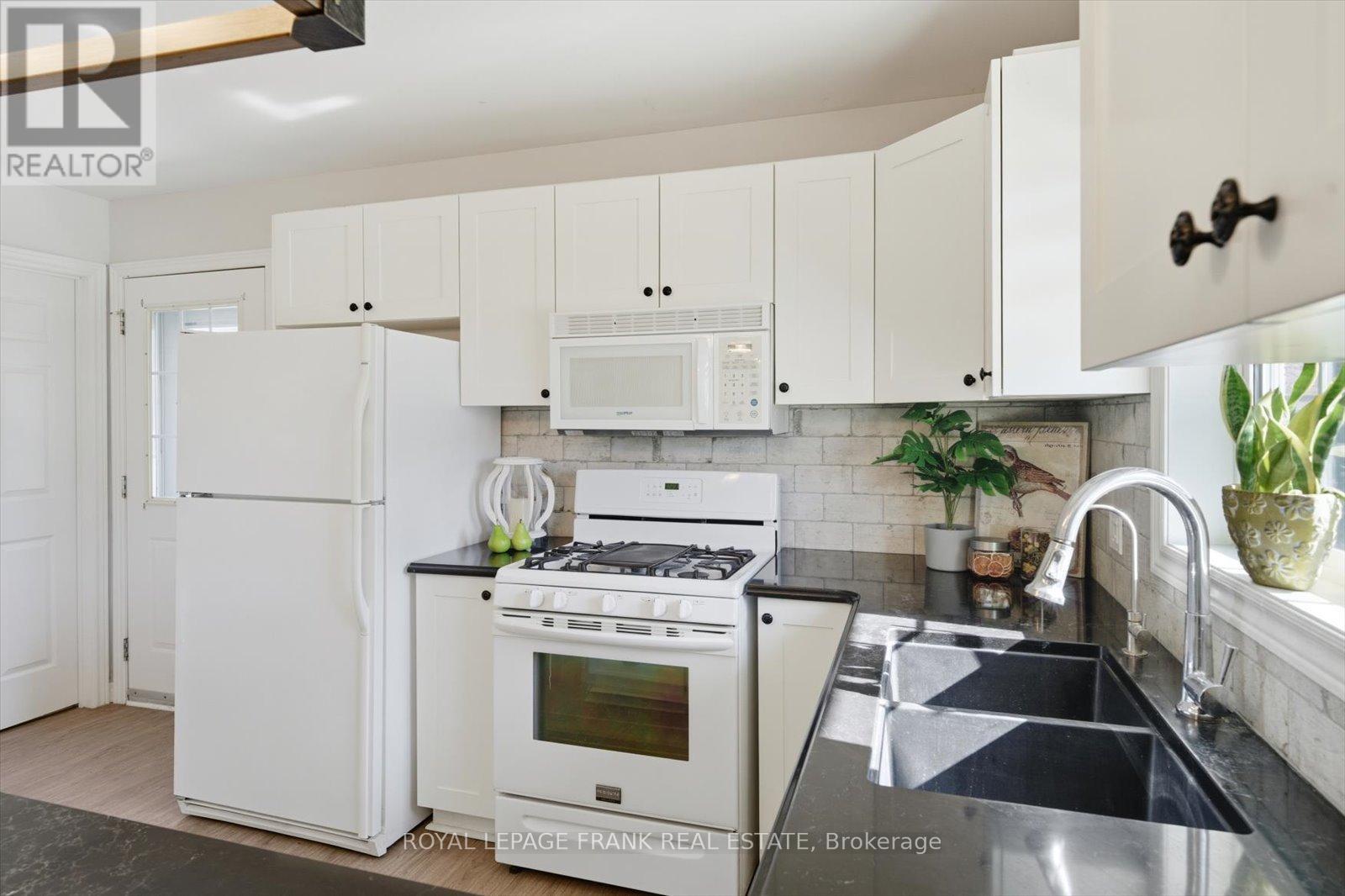 34 Riverview Road, Kawartha Lakes, Ontario  K9V 1B3 - Photo 16 - X12462703