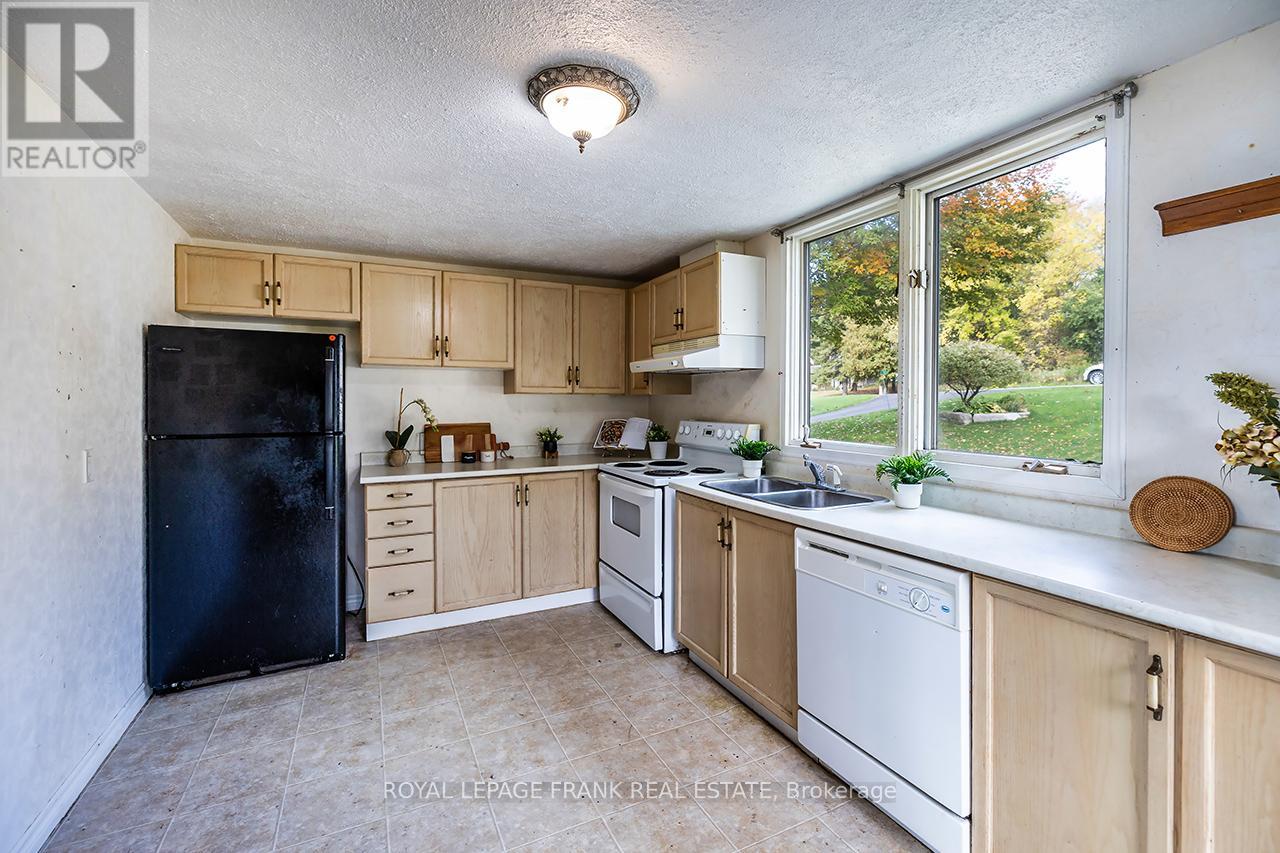 119 Oakdene Crescent, Kawartha Lakes, Ontario  K0M 2C0 - Photo 18 - X12462740