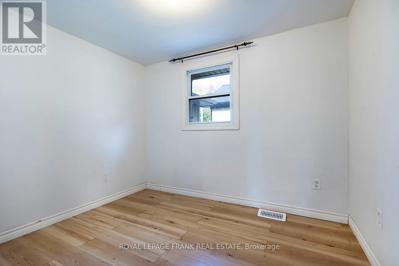 119 Oakdene Crescent, Kawartha Lakes, Ontario  K0M 2C0 - Photo 22 - X12462740