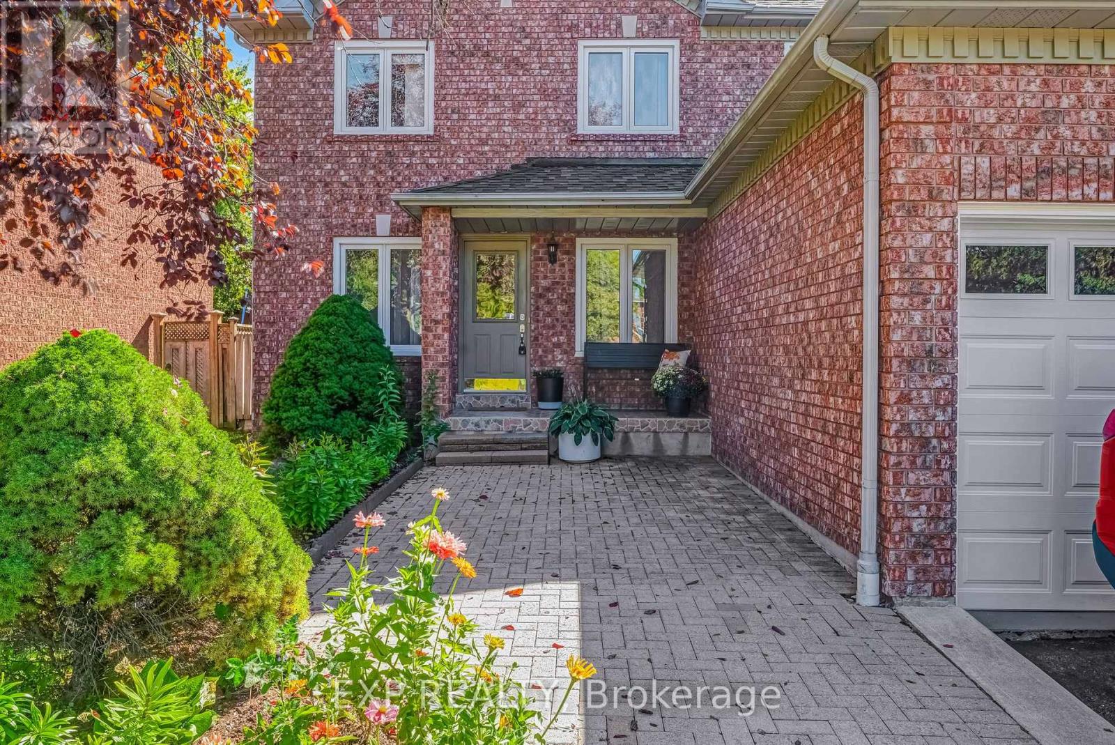 148 Taylorwood Avenue, Caledon, Ontario  L7E 1H8 - Photo 3 - W12462512