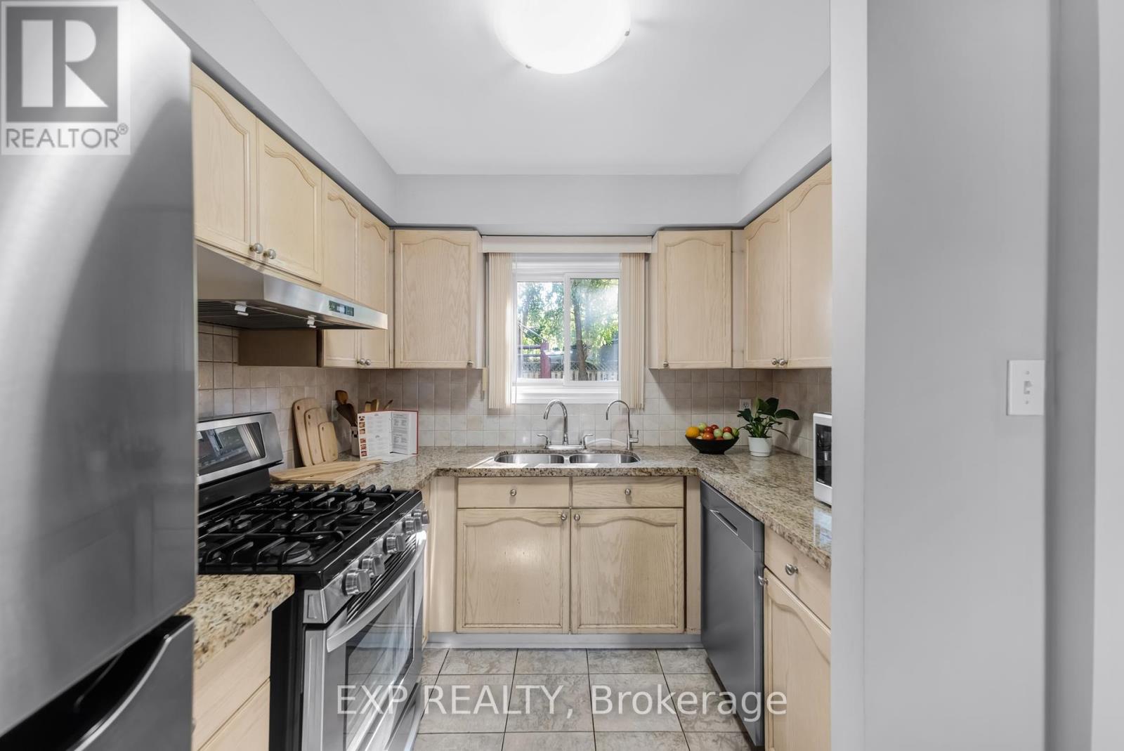 148 Taylorwood Avenue, Caledon, Ontario  L7E 1H8 - Photo 6 - W12462512