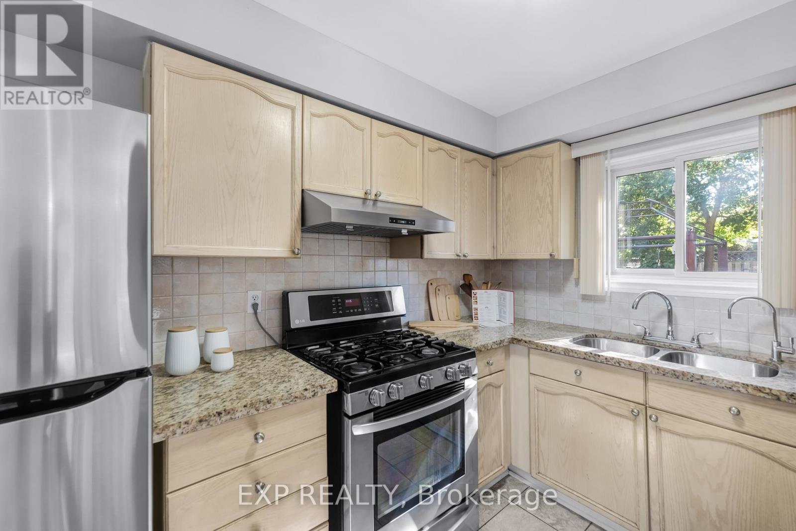 148 Taylorwood Avenue, Caledon, Ontario  L7E 1H8 - Photo 7 - W12462512