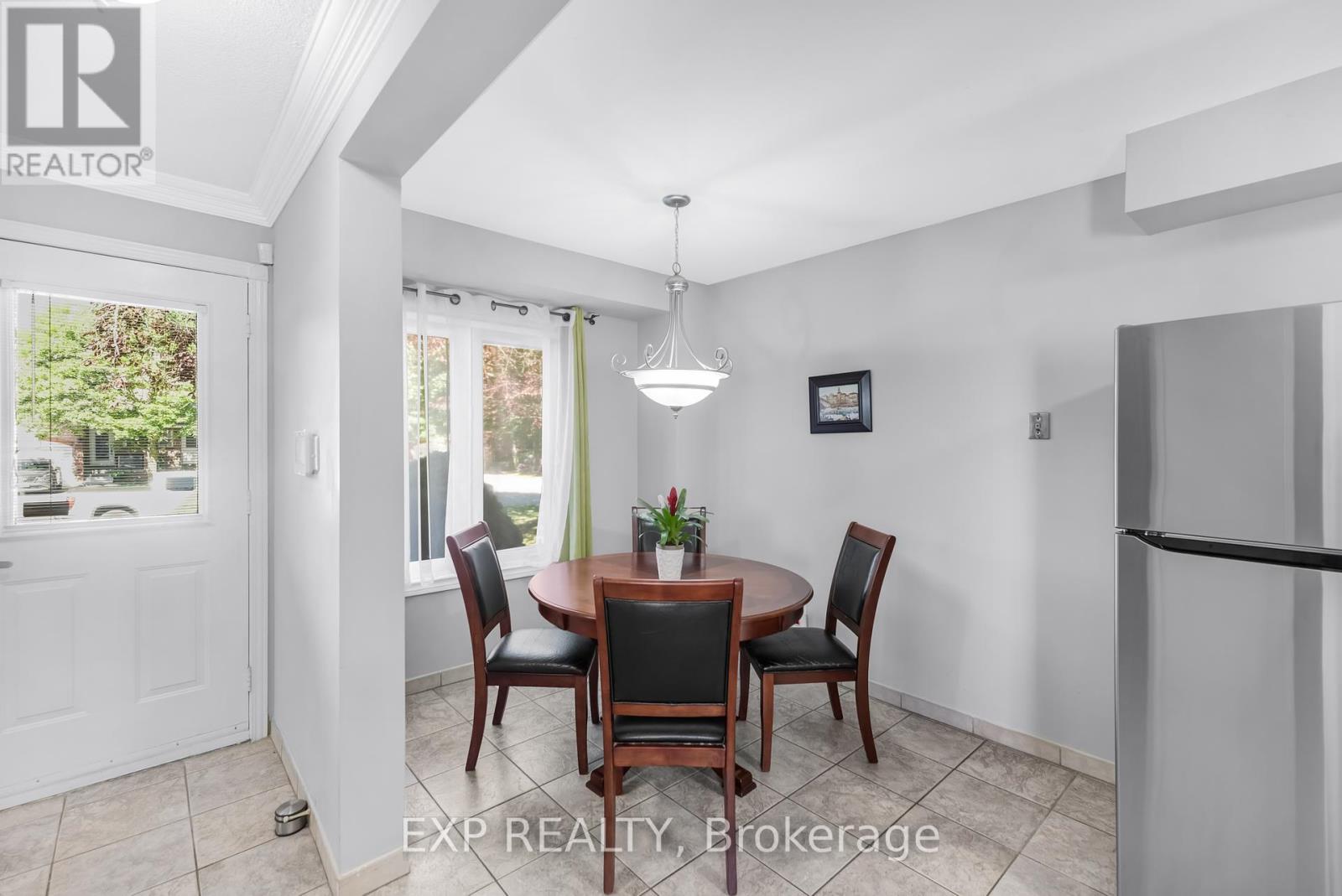 148 Taylorwood Avenue, Caledon, Ontario  L7E 1H8 - Photo 9 - W12462512