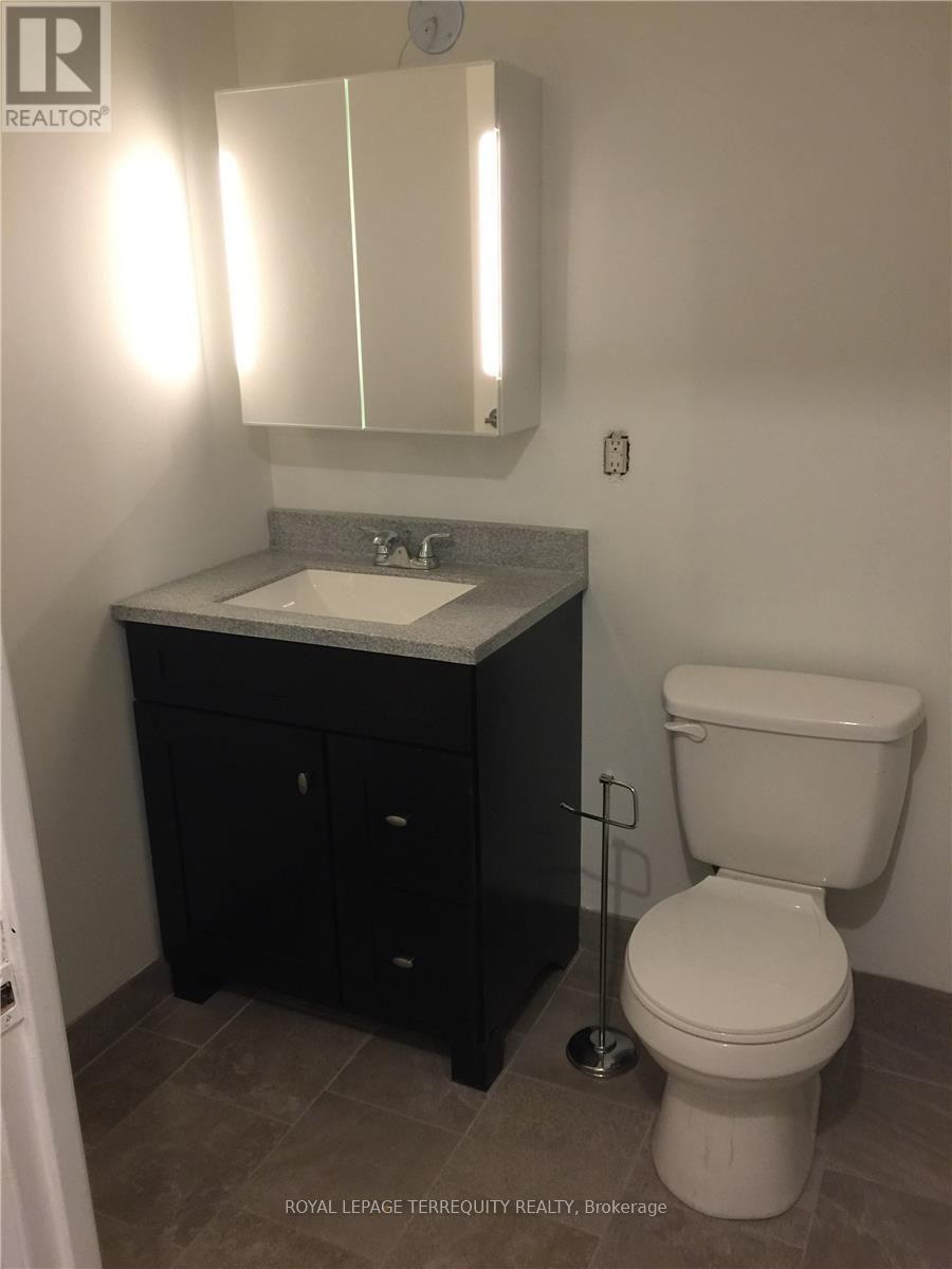 2 - 2879 Lake Shore Boulevard W, Toronto, Ontario  M8V 1J1 - Photo 2 - W12462529