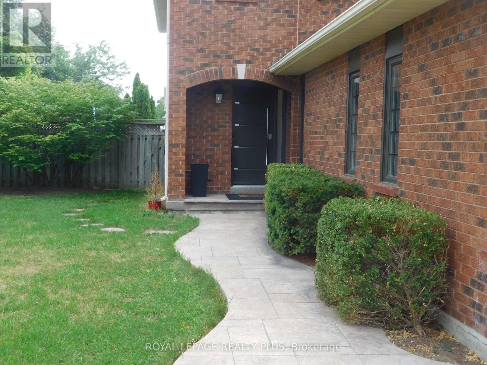 3424 Nutcracker Drive, Mississauga, Ontario  L5N 6E6 - Photo 2 - W12462531
