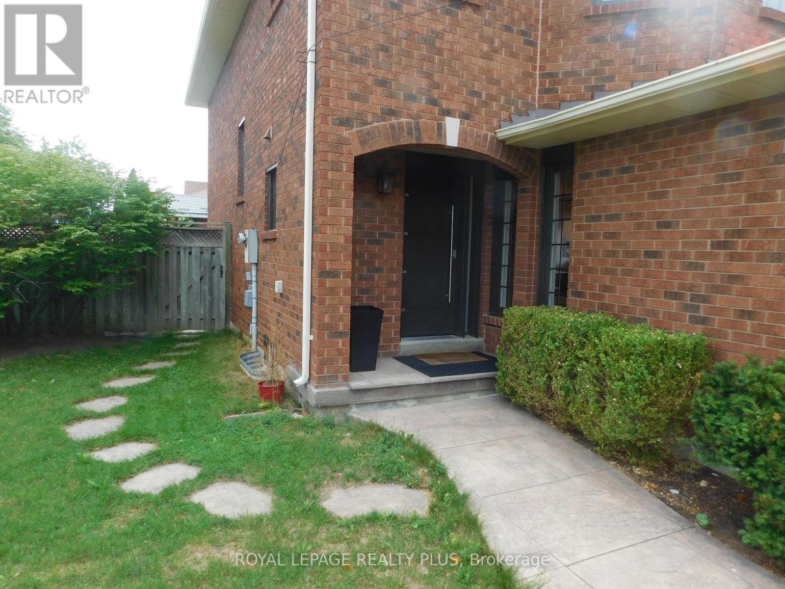3424 Nutcracker Drive, Mississauga, Ontario  L5N 6E6 - Photo 3 - W12462531