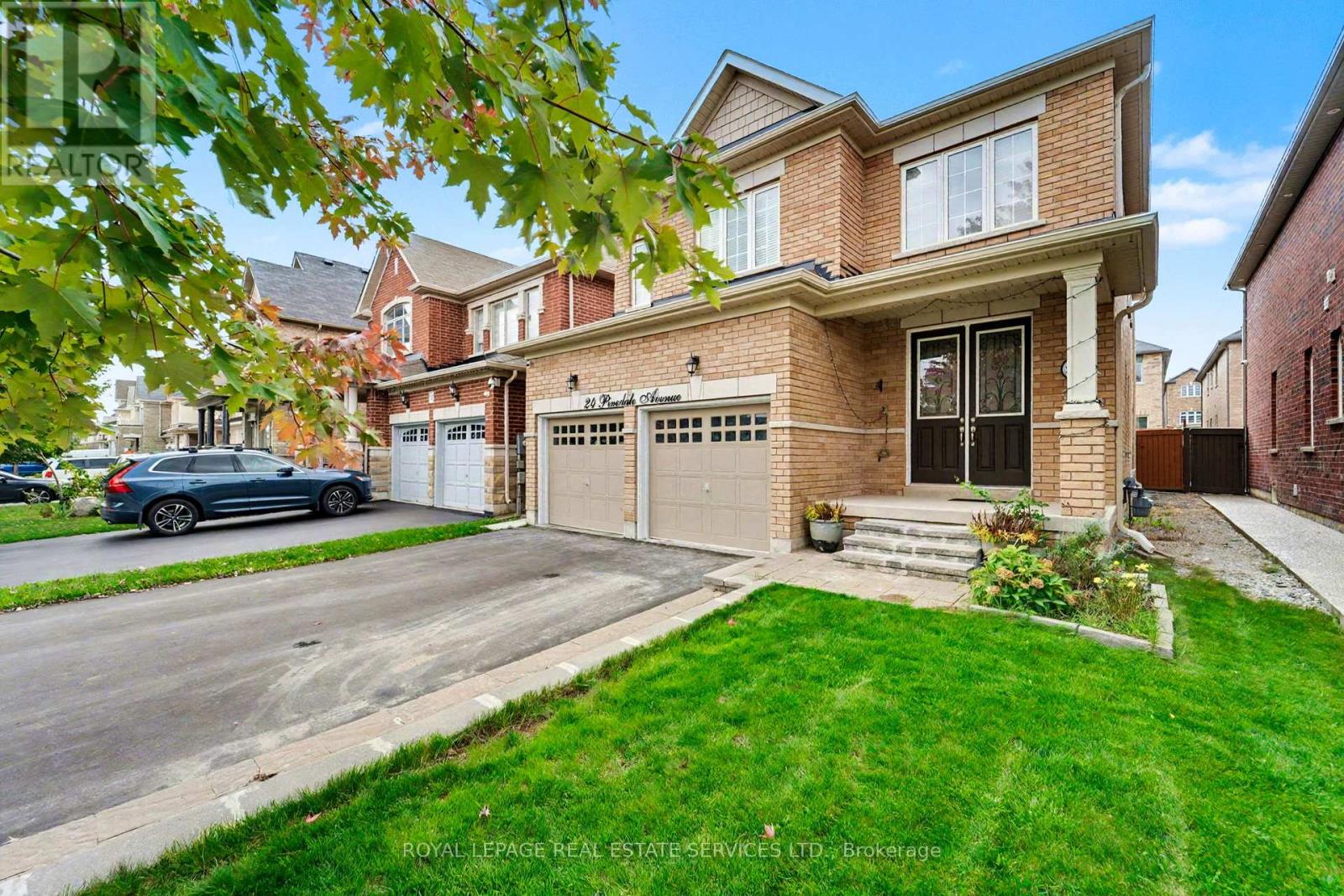 24 Pinedale Avenue, Caledon, Ontario  L7C 3Z5 - Photo 2 - W12462546