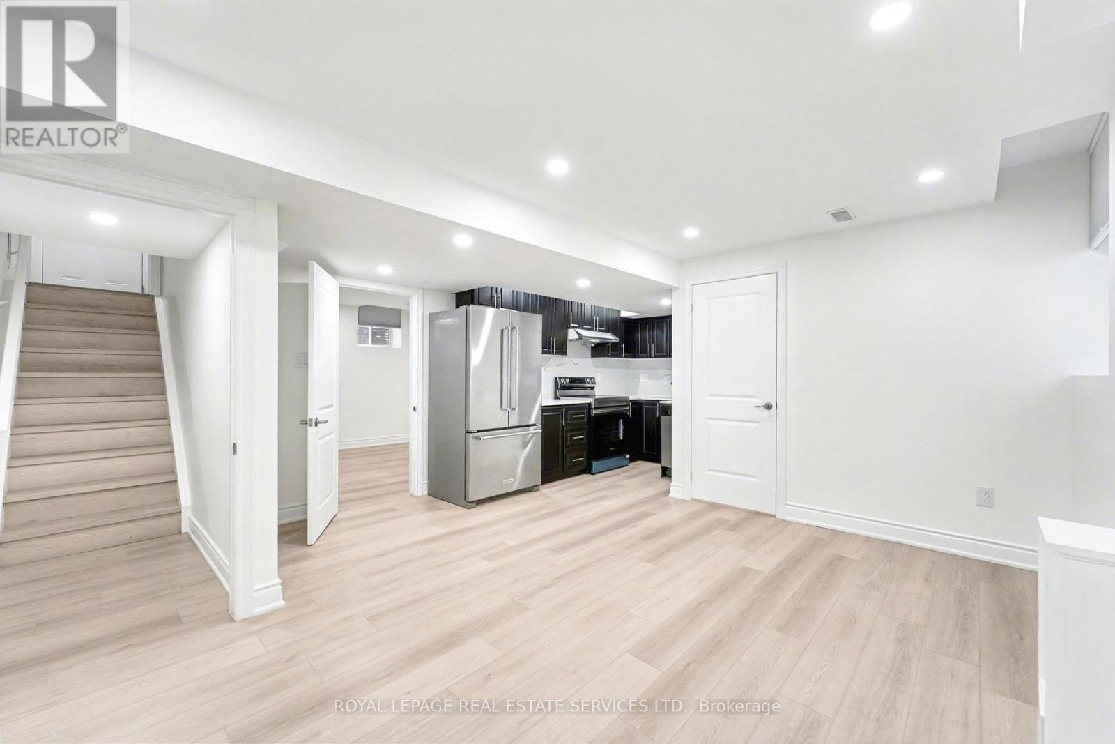 24 Pinedale Avenue, Caledon, Ontario  L7C 3Z5 - Photo 7 - W12462546