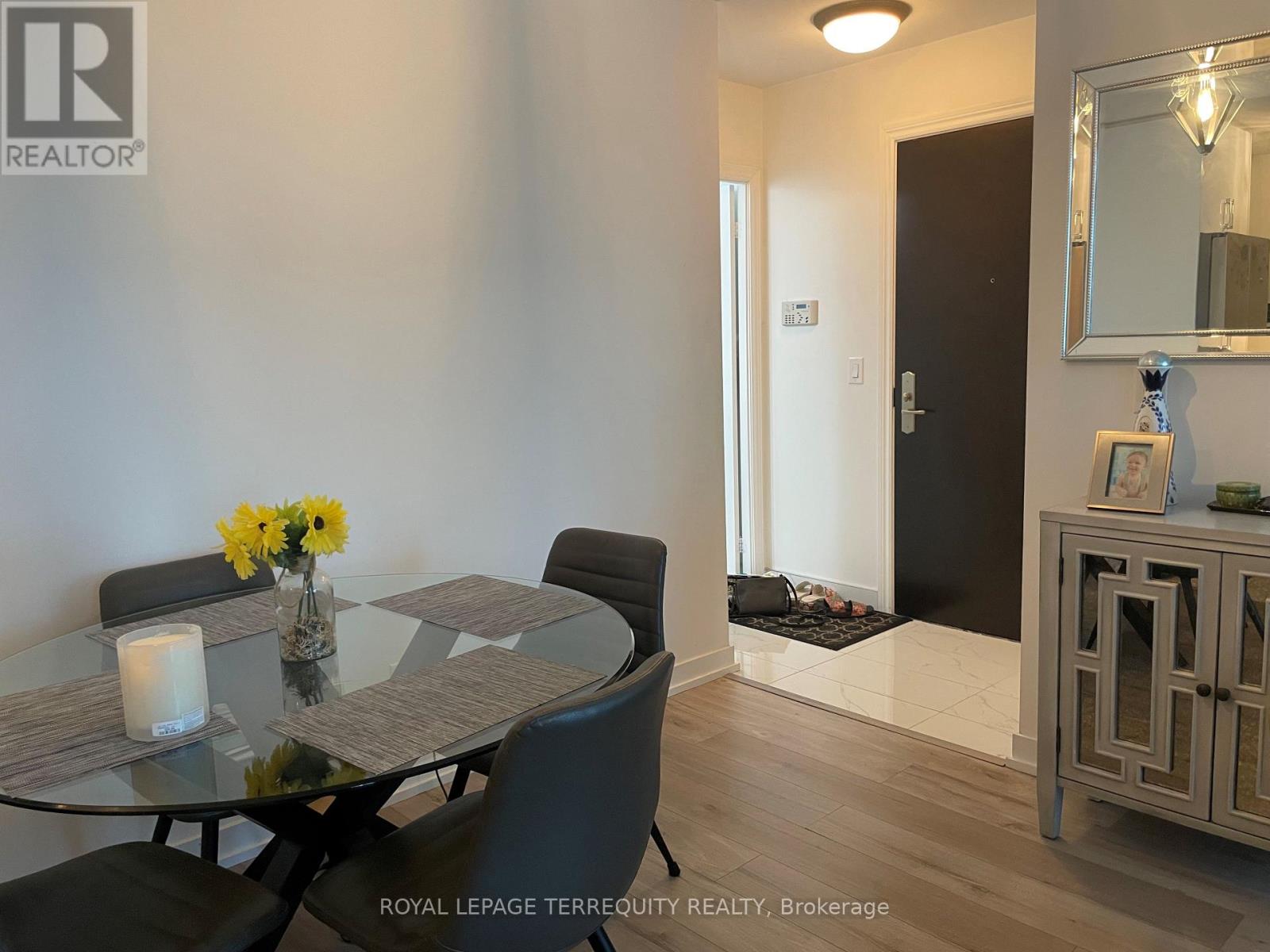 218 - 1135 Royal York Road, Toronto, Ontario  M9A 0C3 - Photo 4 - W12462552