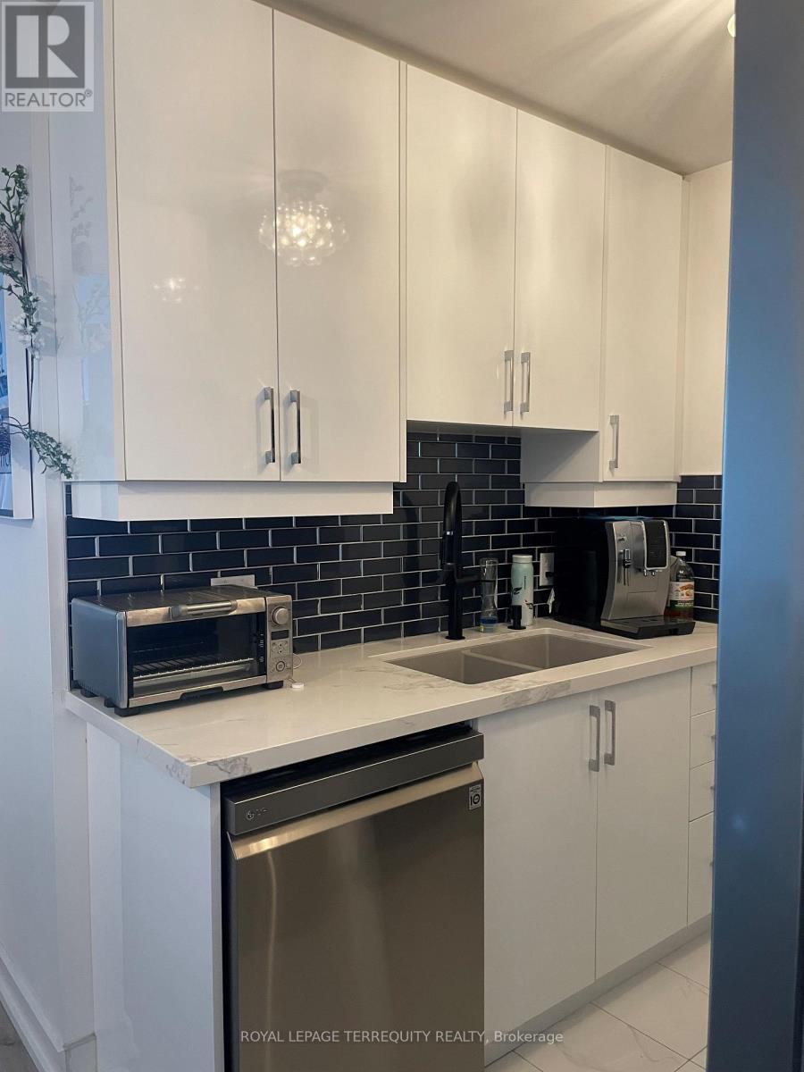 218 - 1135 Royal York Road, Toronto, Ontario  M9A 0C3 - Photo 7 - W12462552