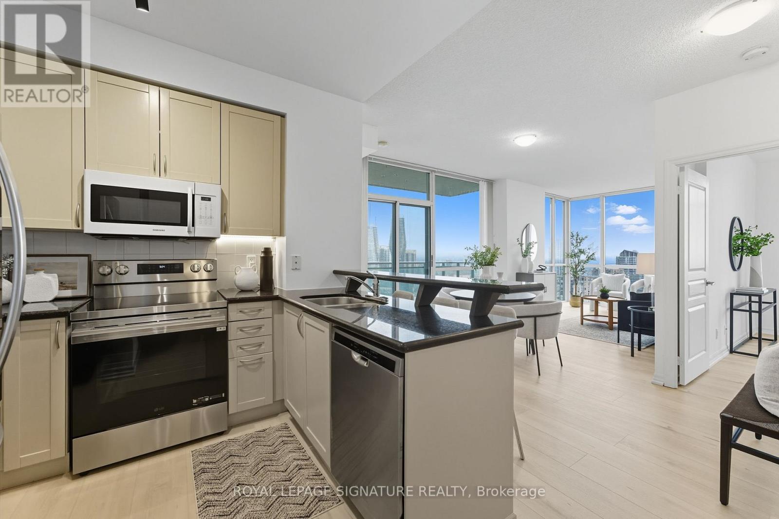2702 - 220 Burnhamthorpe Road W, Mississauga, Ontario  L5B 4N4 - Photo 4 - W12462553