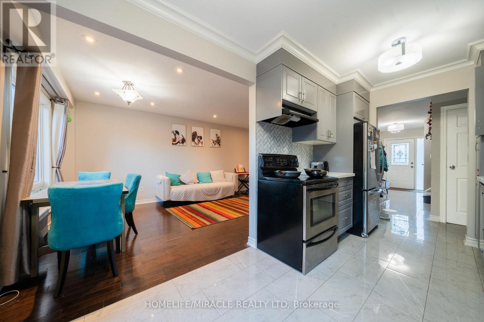 613 Galloway Crescent, Mississauga, Ontario  L5C 3R7 - Photo 13 - W12462554