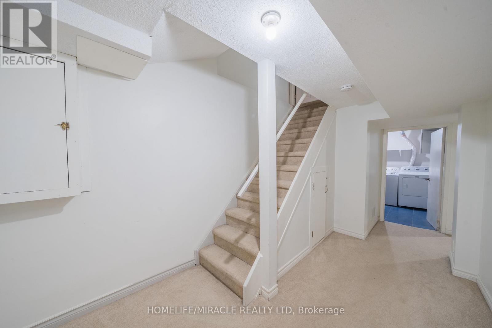 613 Galloway Crescent, Mississauga, Ontario  L5C 3R7 - Photo 32 - W12462554