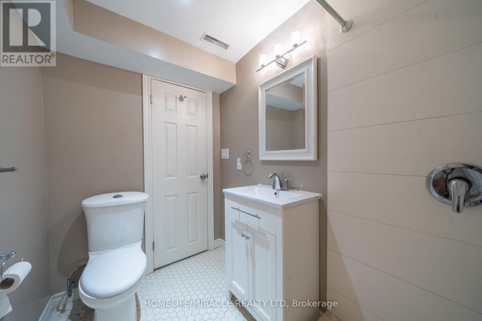 613 Galloway Crescent, Mississauga, Ontario  L5C 3R7 - Photo 38 - W12462554