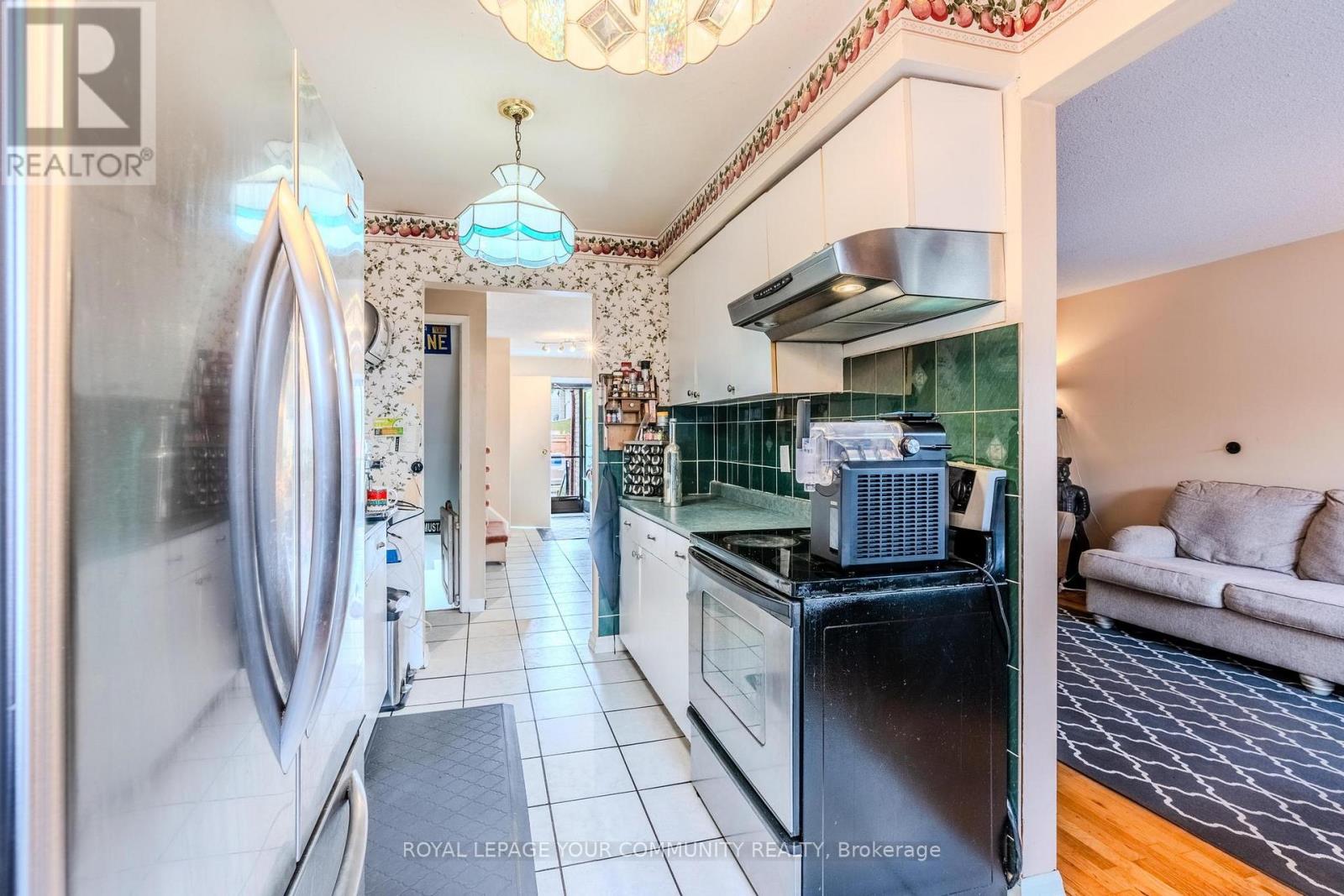 713 Ashburnha Place, Mississauga, Ontario  L5C 3W5 - Photo 11 - W12462561