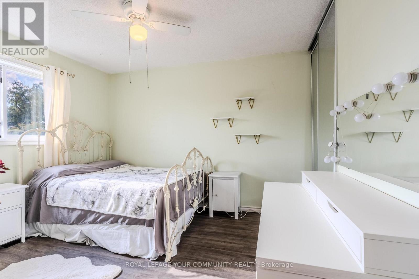 713 Ashburnha Place, Mississauga, Ontario  L5C 3W5 - Photo 16 - W12462561
