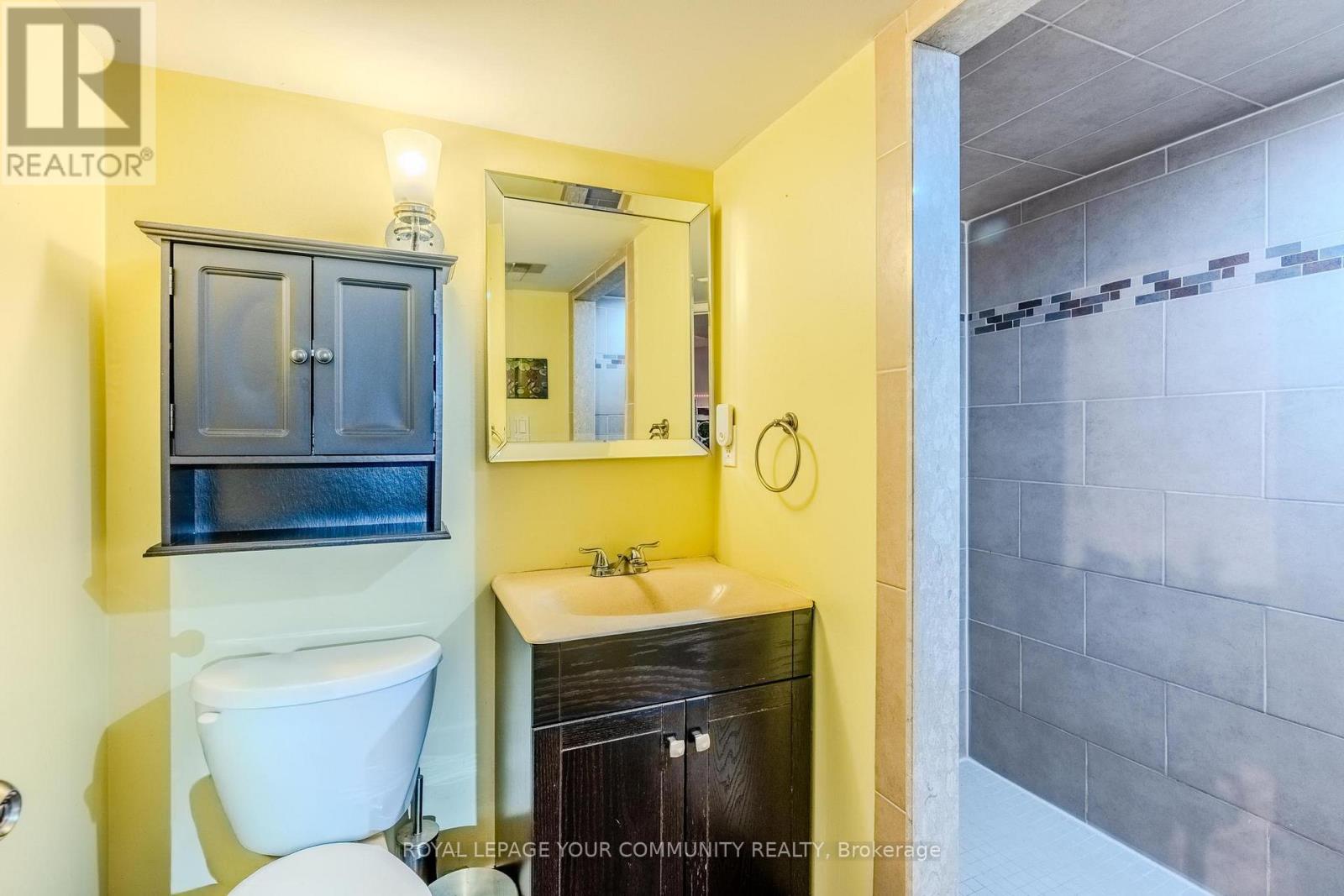713 Ashburnha Place, Mississauga, Ontario  L5C 3W5 - Photo 24 - W12462561