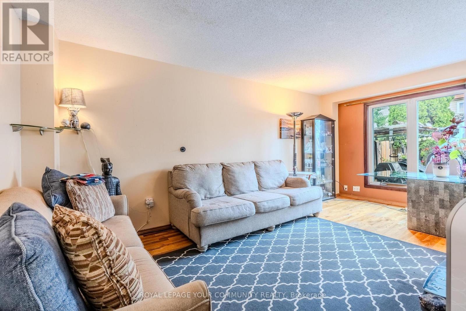 713 Ashburnha Place, Mississauga, Ontario  L5C 3W5 - Photo 5 - W12462561