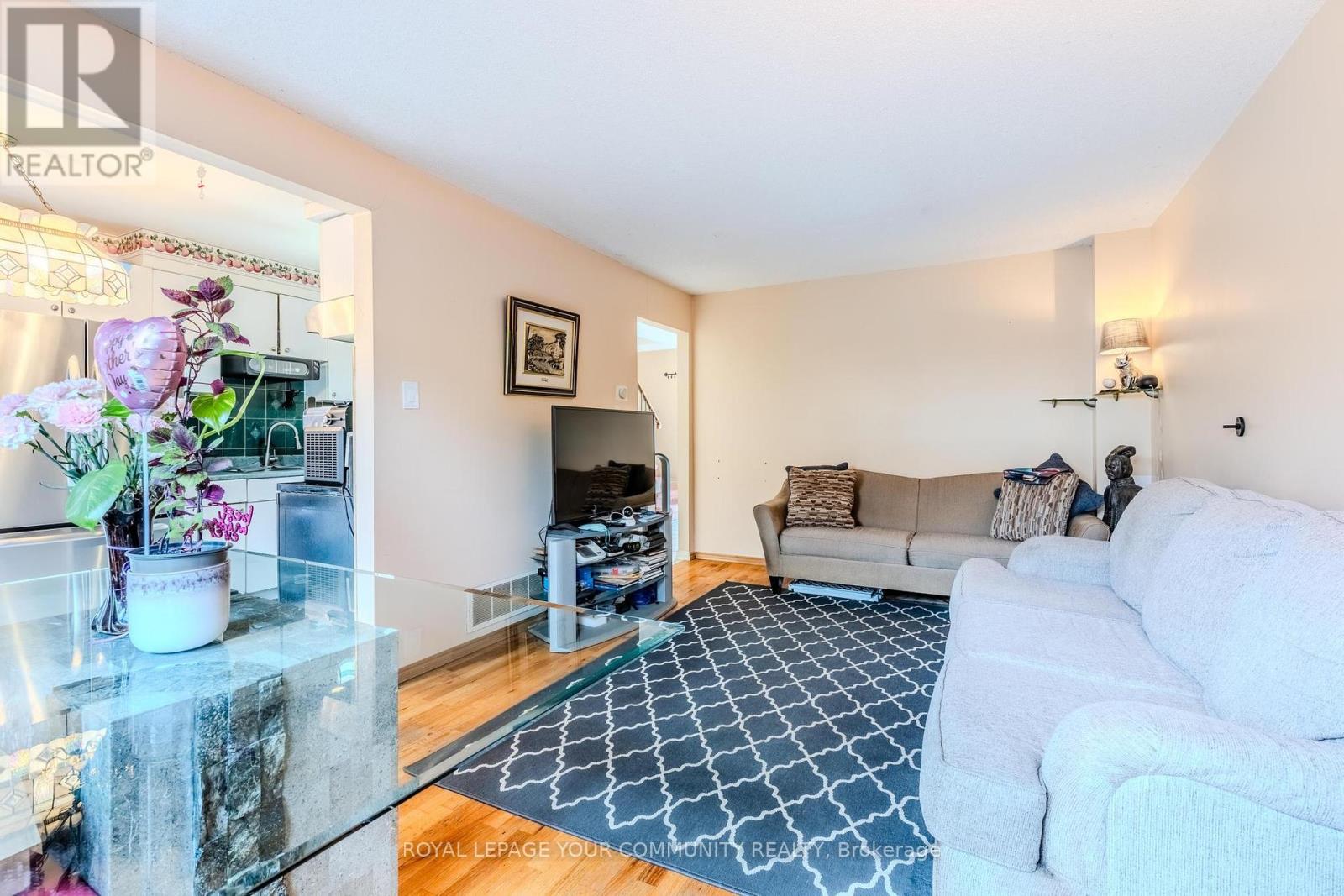 713 Ashburnha Place, Mississauga, Ontario  L5C 3W5 - Photo 6 - W12462561