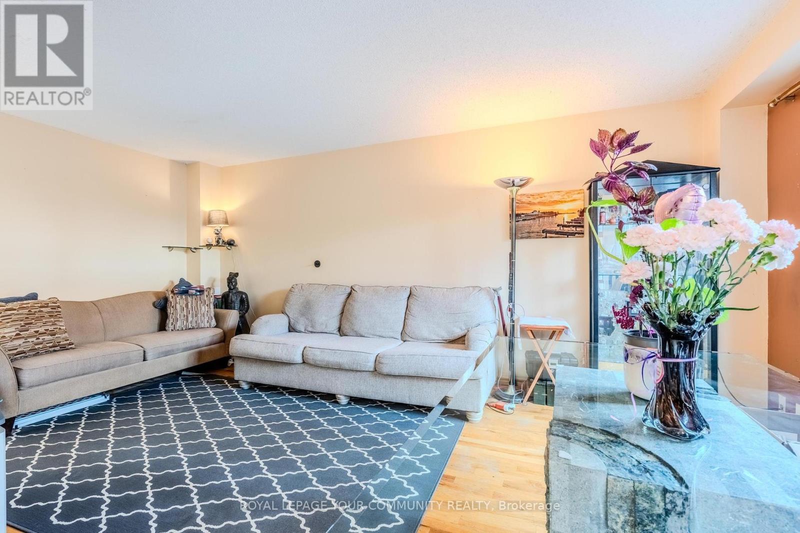 713 Ashburnha Place, Mississauga, Ontario  L5C 3W5 - Photo 7 - W12462561