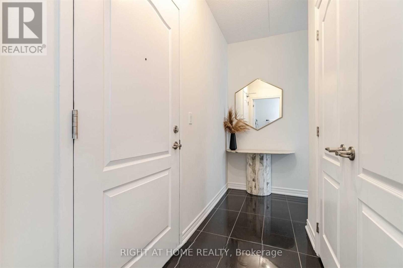 512 - 1421 Costigan Road, Milton, Ontario  L9T 0Y7 - Photo 2 - W12462563